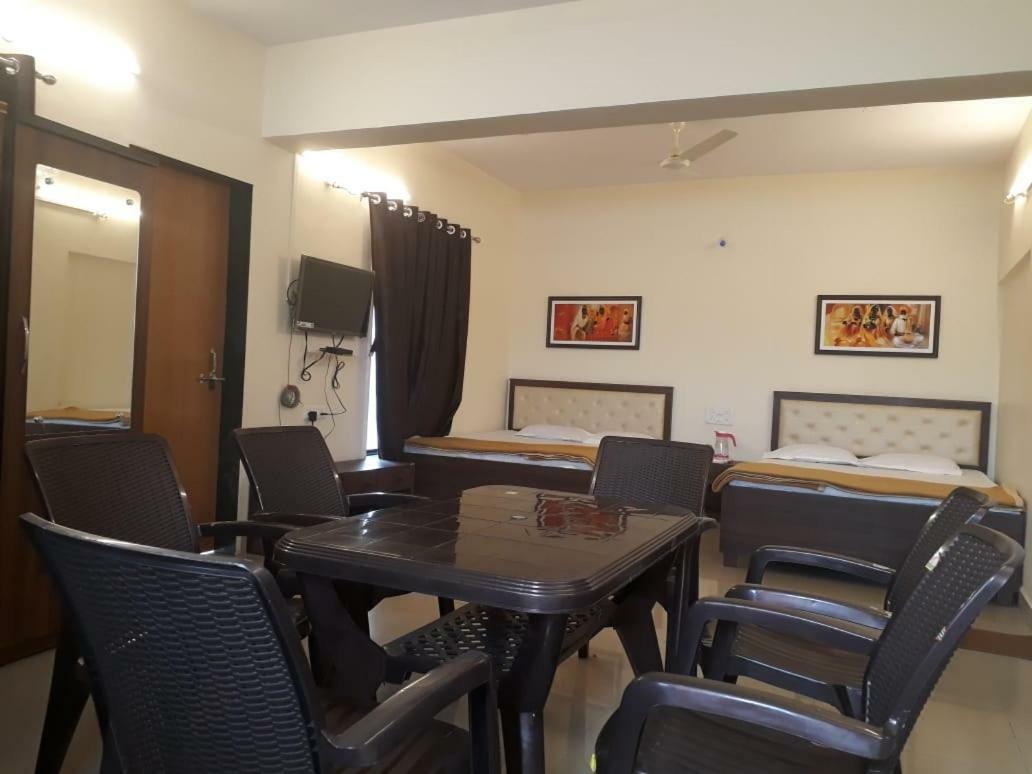 Maharaja Family Guest House Lonavala Dış mekan fotoğraf