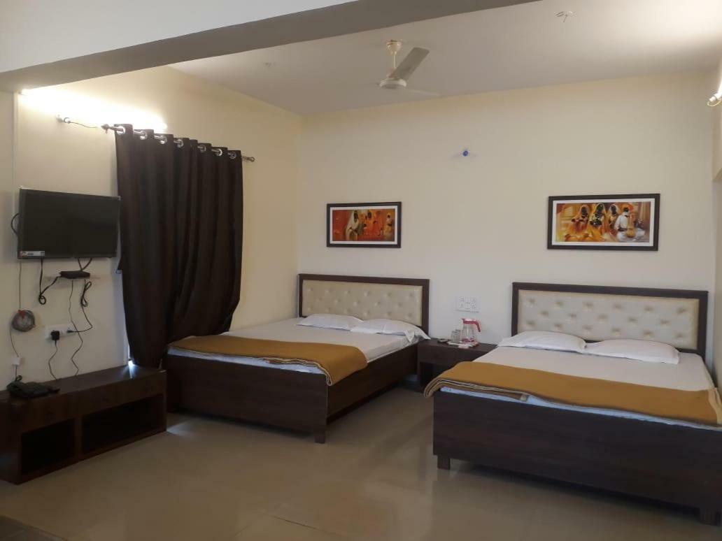 Maharaja Family Guest House Lonavala Dış mekan fotoğraf